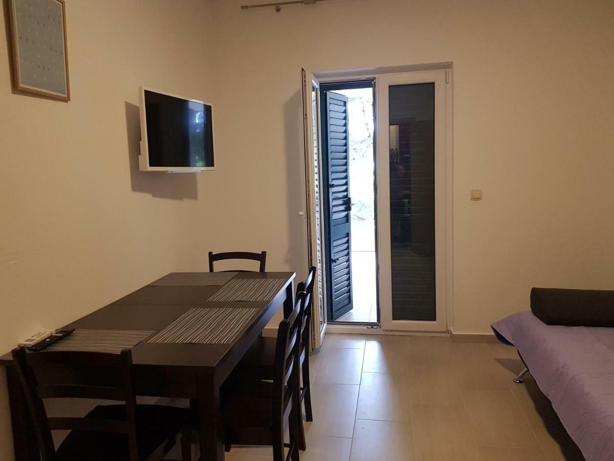 "Laurier" Rooms & Apartments เซลินา ภายนอก รูปภาพ